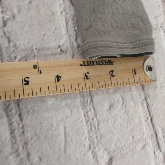 Lululemon Subtle Olive Green Latice Leggings 6 - Picture 15 of 15